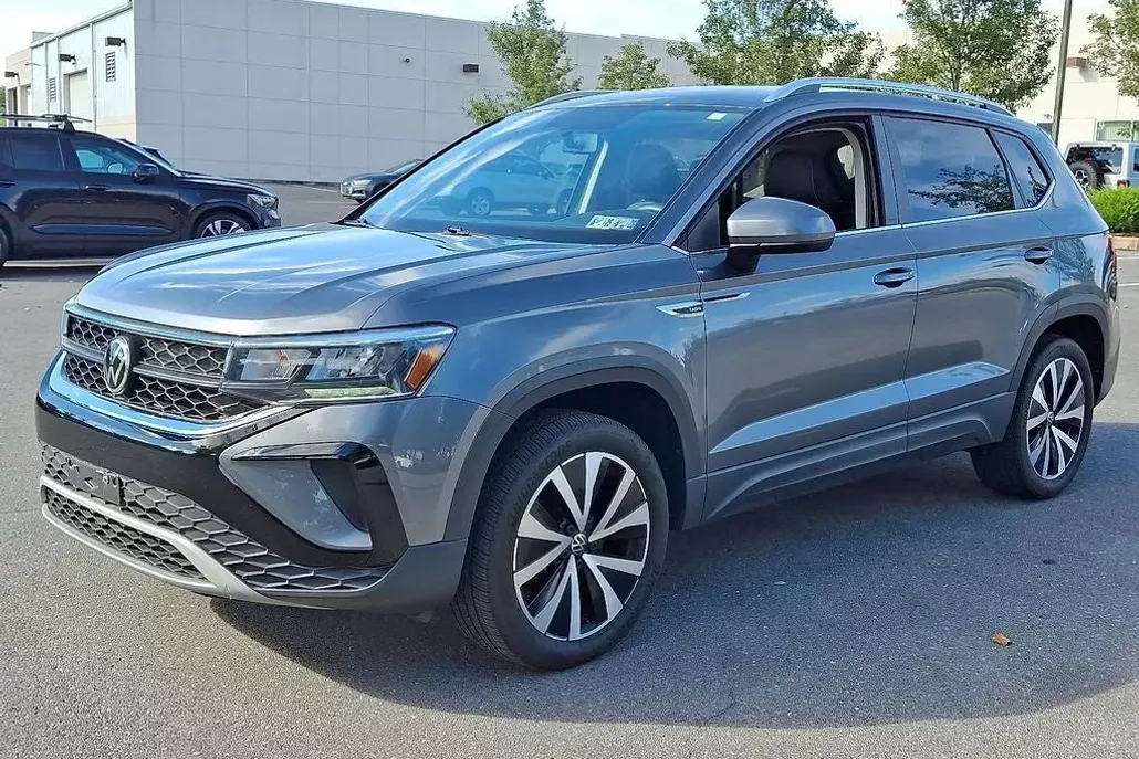 2022 Volkswagen Taos SE photo 1