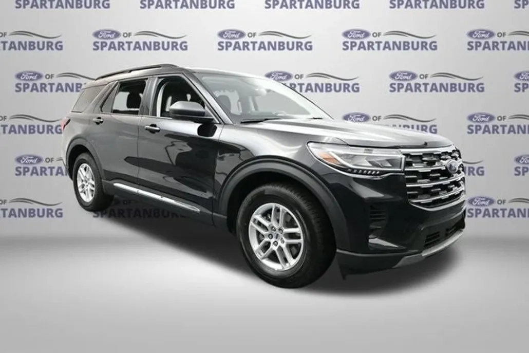 2025 Ford Explorer photo 1