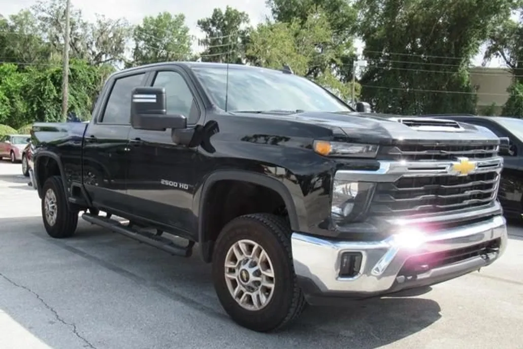 2024 Chevrolet Silverado 2500HD LT photo 1