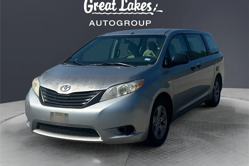 2011 Toyota Sienna Base photo 1