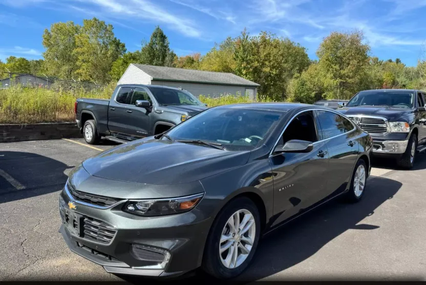 2016 Chevrolet Malibu 1LT photo 1