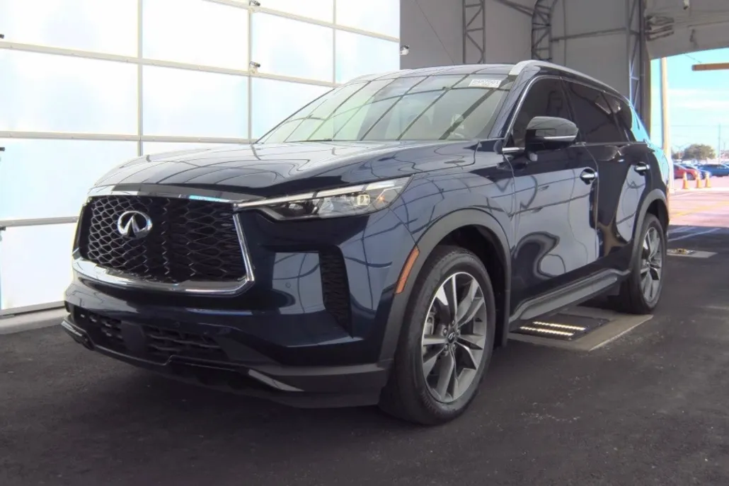2023 Infiniti QX60 Luxe photo 1