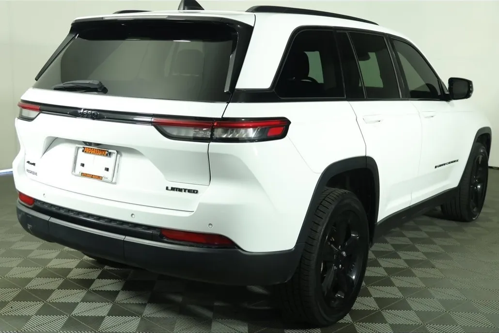 2023 Jeep Grand Cherokee Limited photo 1