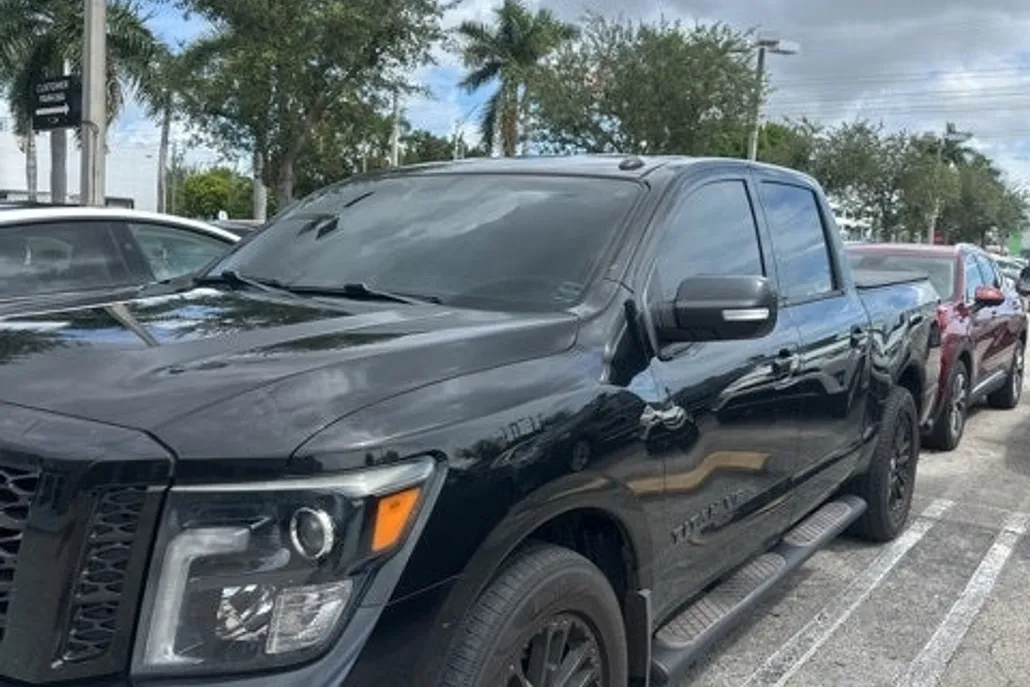 2019 Nissan Titan SV photo 1