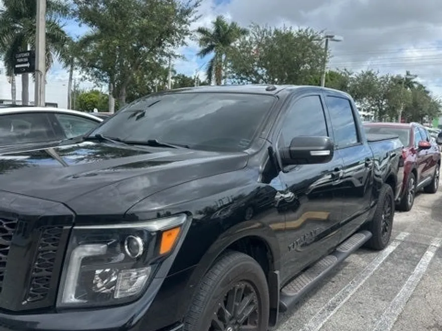 2019 Nissan Titan SV photo 1