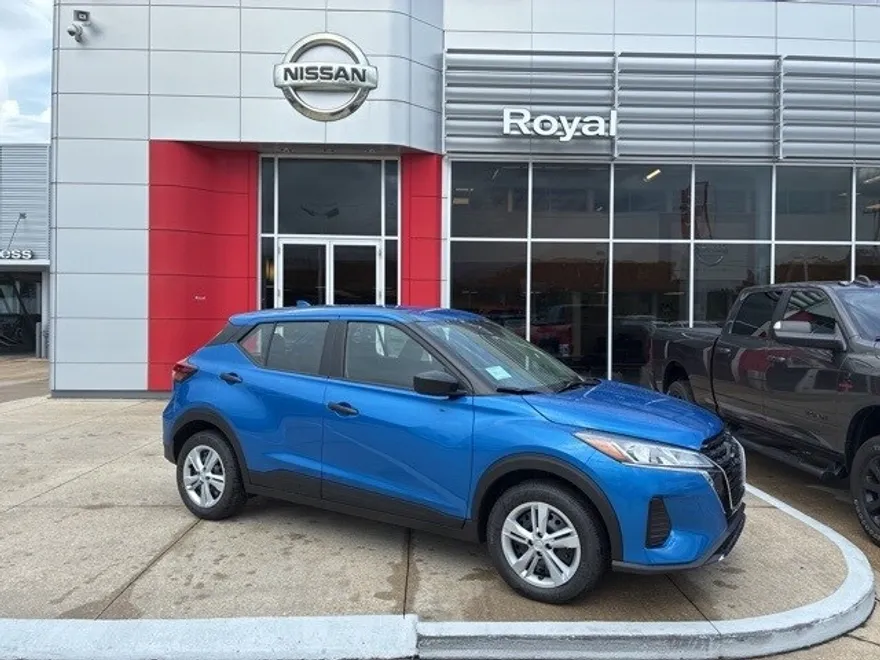 2025 Nissan Kicks Play S photo 1