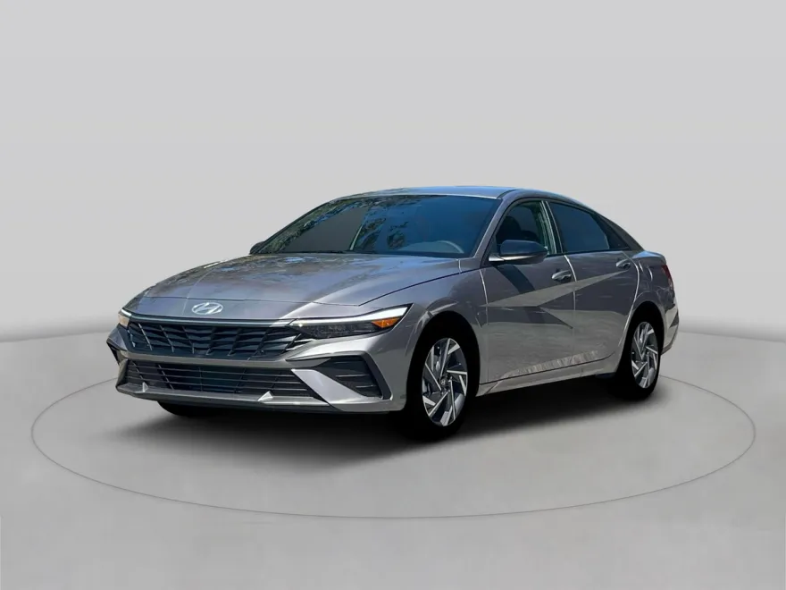 2025 Hyundai Elantra SEL Sport photo 1