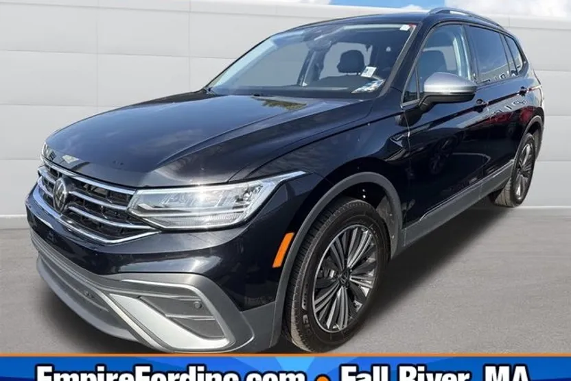 2024 Volkswagen Tiguan Wolfsburg Edition photo 1