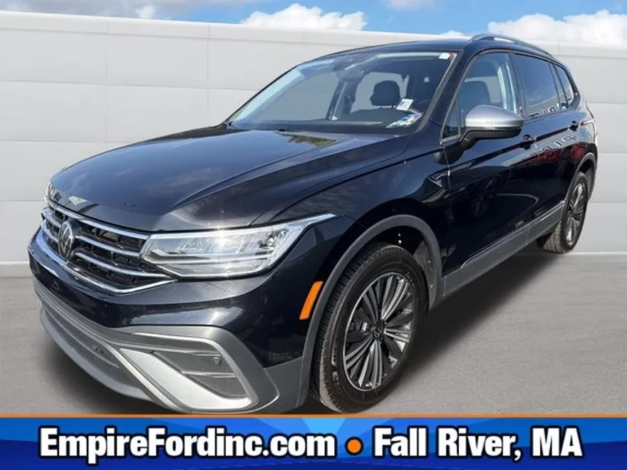 2024 Volkswagen Tiguan Wolfsburg Edition photo 1