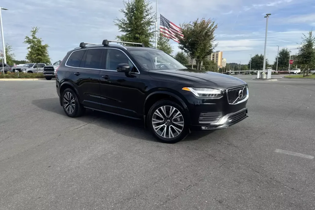 2021 Volvo XC90 Momentum photo 1