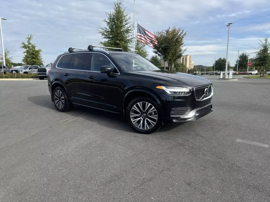 2021 Volvo XC90 Momentum photo 1