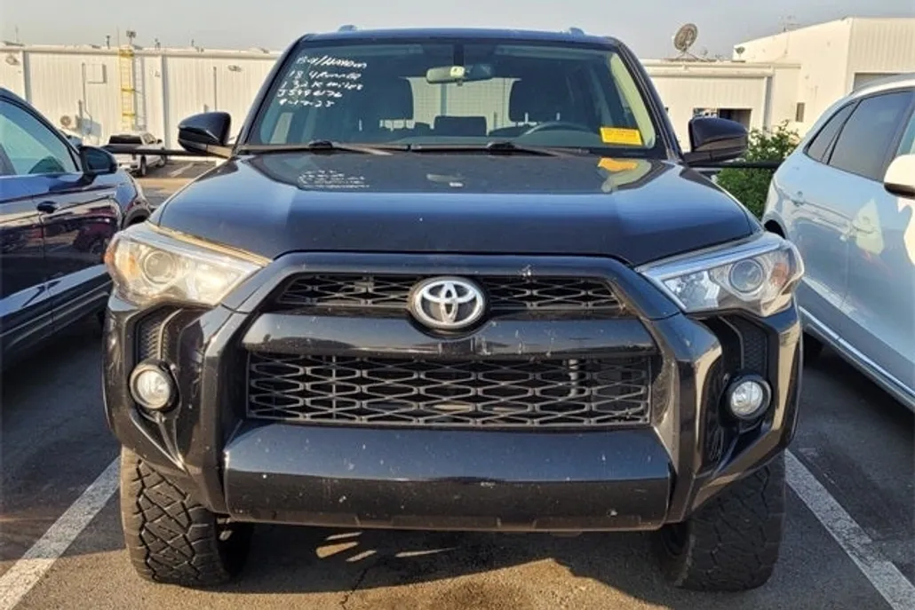 2018 Toyota 4Runner SR5 photo 1
