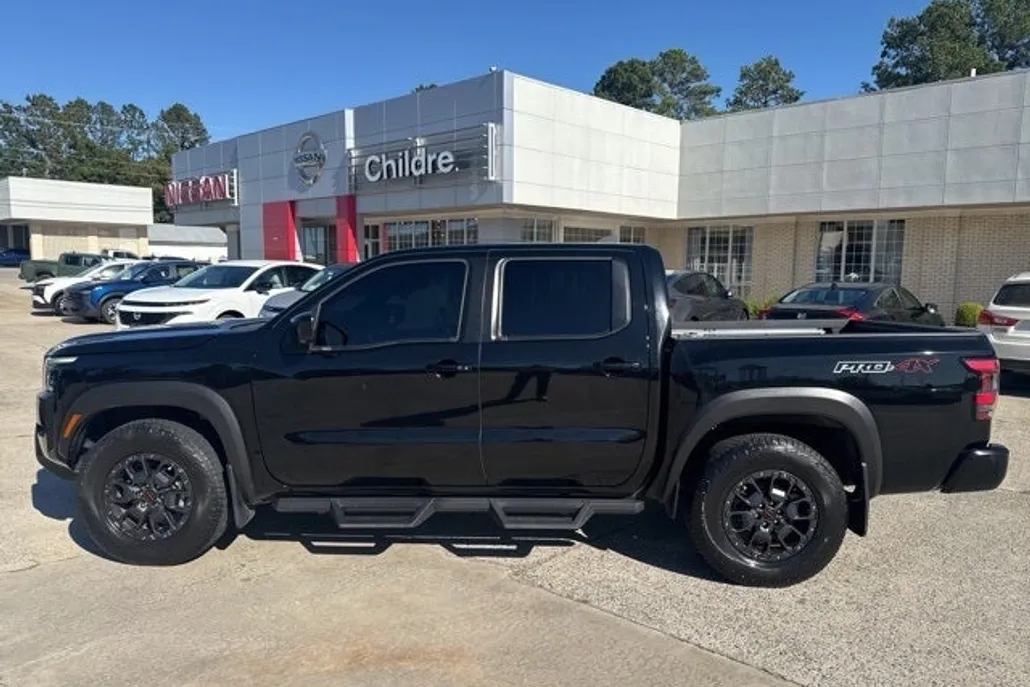 2022 Nissan Frontier PRO-4X photo 1