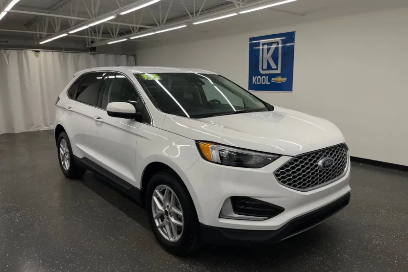 2024 Ford Edge SEL photo 1