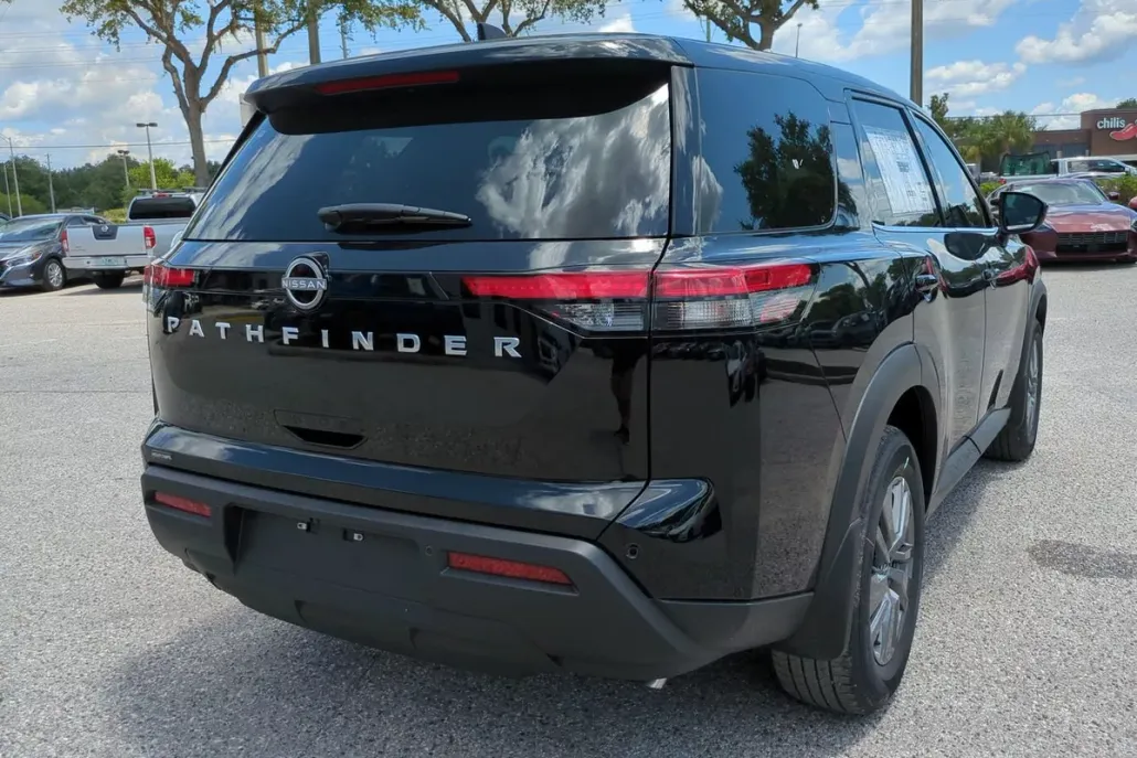 2025 Nissan Pathfinder SL photo 1