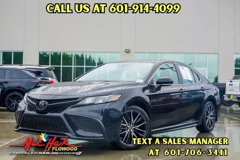2023 Toyota Camry SE photo 1