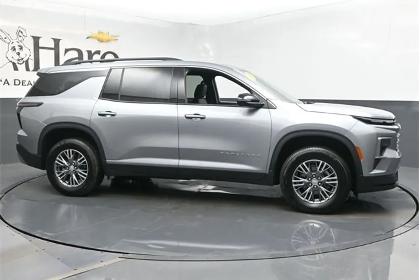 2025 Chevrolet Traverse photo 1