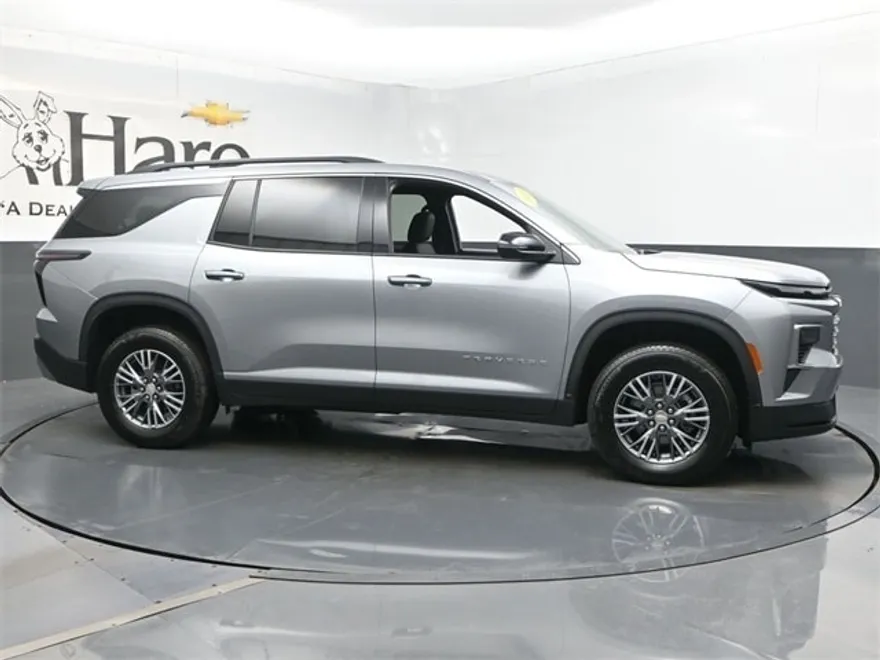 2025 Chevrolet Traverse photo 1