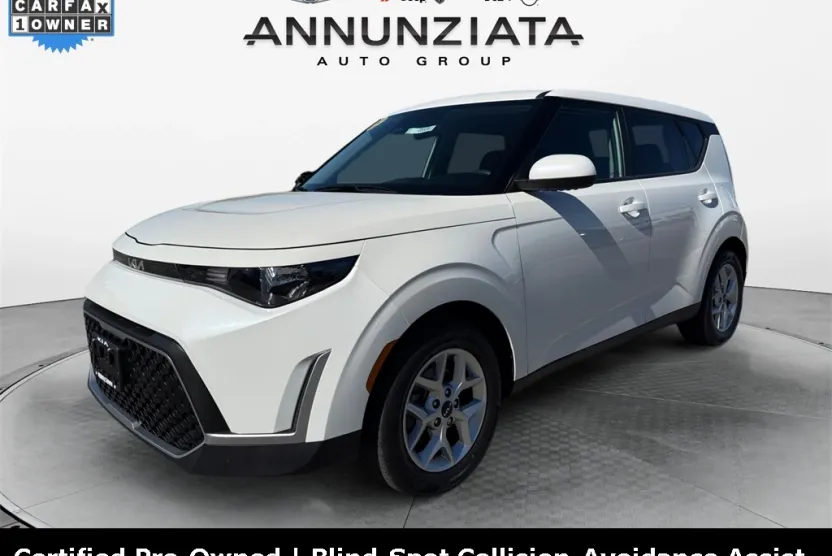 2023 Kia Soul LX photo 1