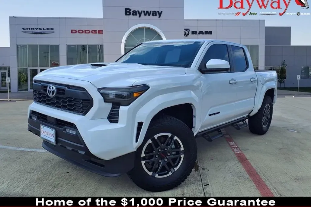2025 Toyota Tacoma TRD Sport 4x4 photo 1