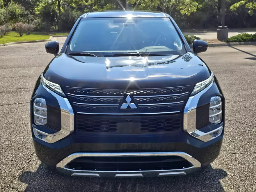 2022 Mitsubishi Outlander SE photo 1