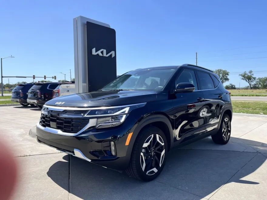 2024 Kia Seltos SX photo 1