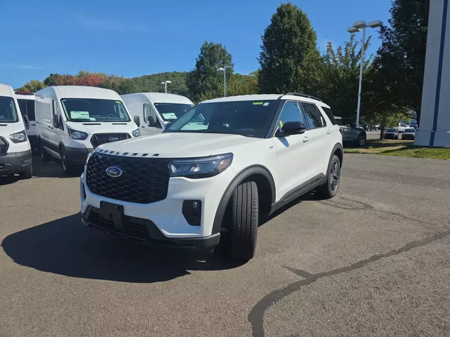 2025 Ford Explorer ST-Line photo 1