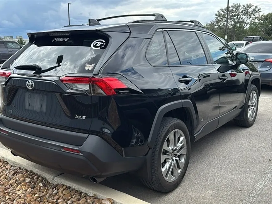 2023 Toyota RAV4 XLE Premium photo 1