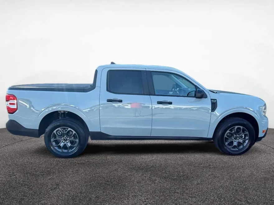2024 Ford Maverick XLT photo 1