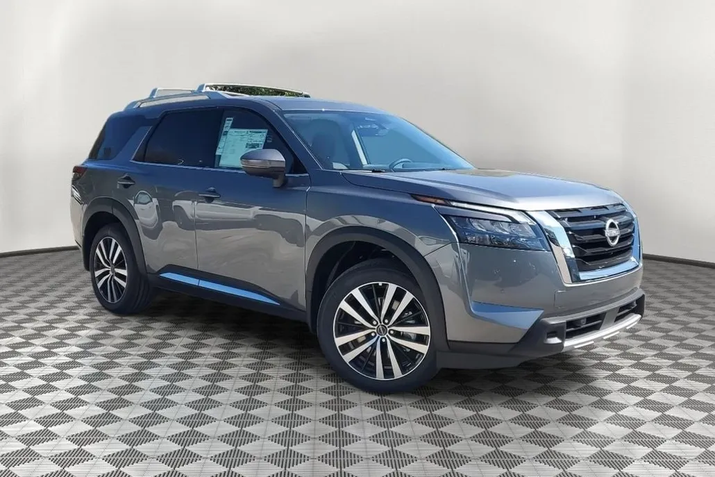 2025 Nissan Pathfinder Platinum photo 1