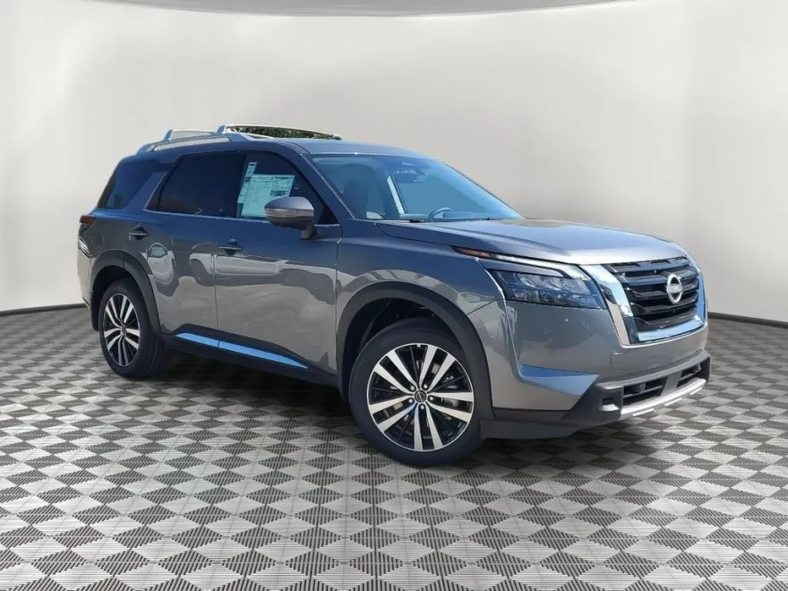 2025 Nissan Pathfinder Platinum photo 1