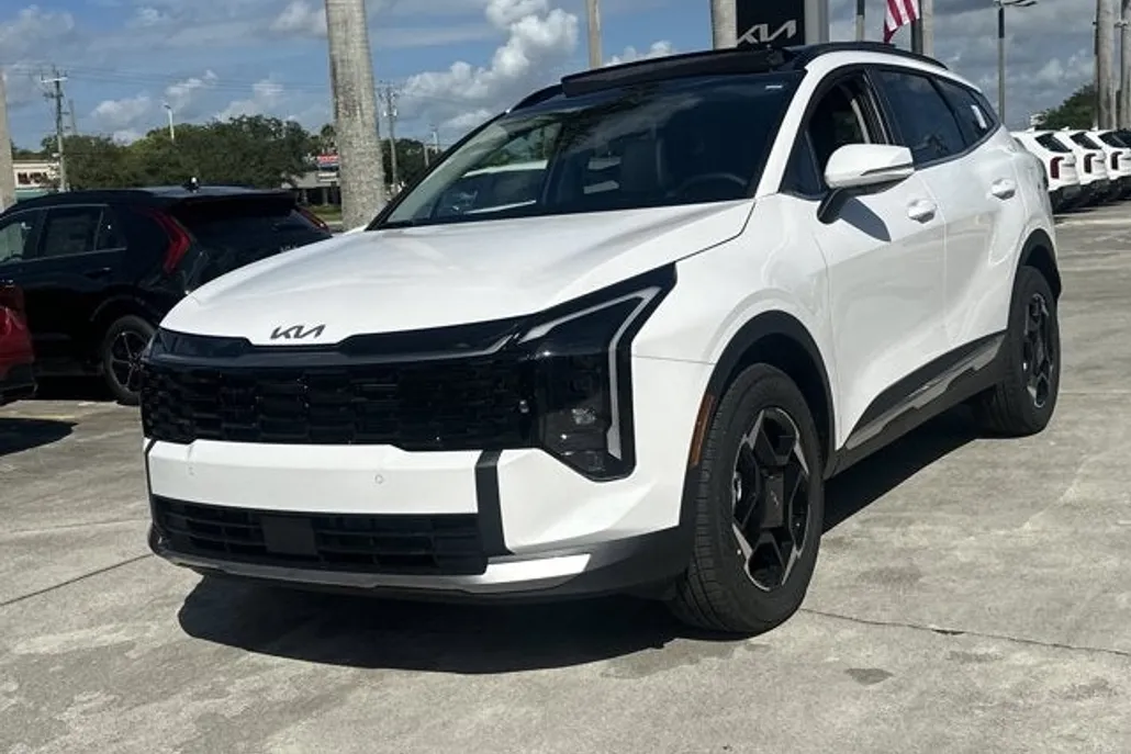 2026 Kia Sportage EX photo 1