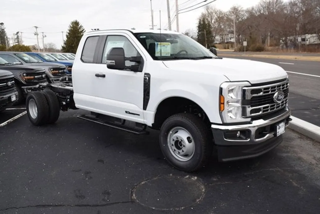 2025 Ford F-350 XL photo 1