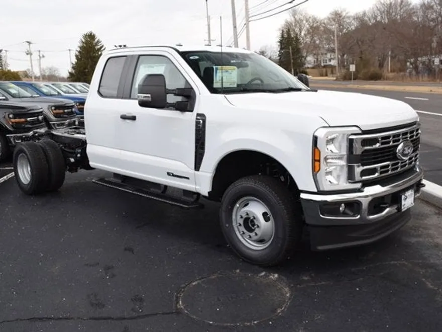 2025 Ford F-350 XL photo 1