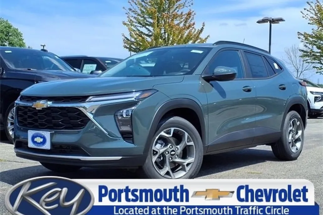 2025 Chevrolet Trax LT photo 1