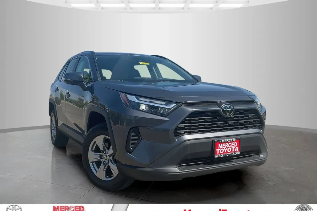 2024 Toyota RAV4 XLE photo 1
