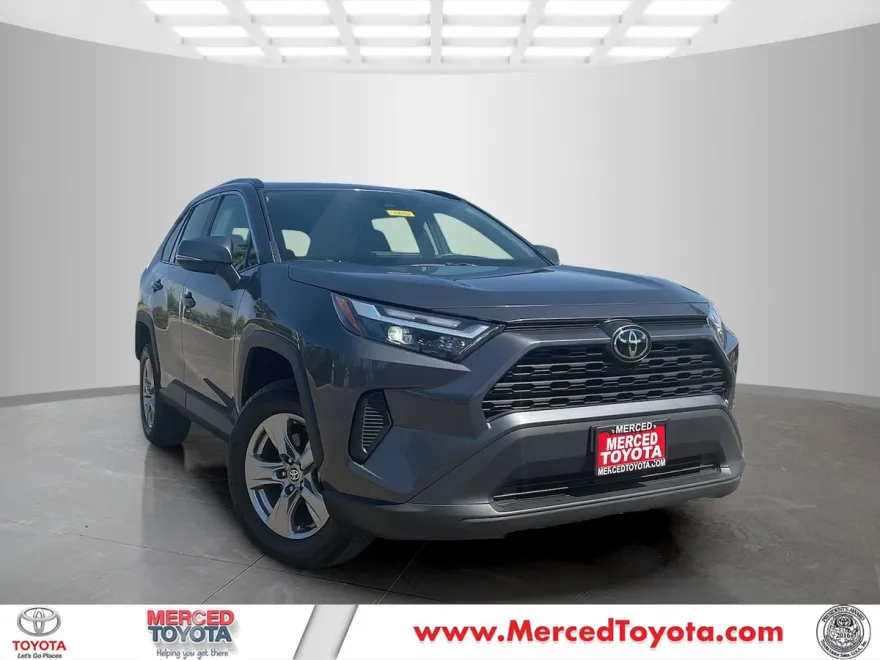 2024 Toyota RAV4 XLE photo 1