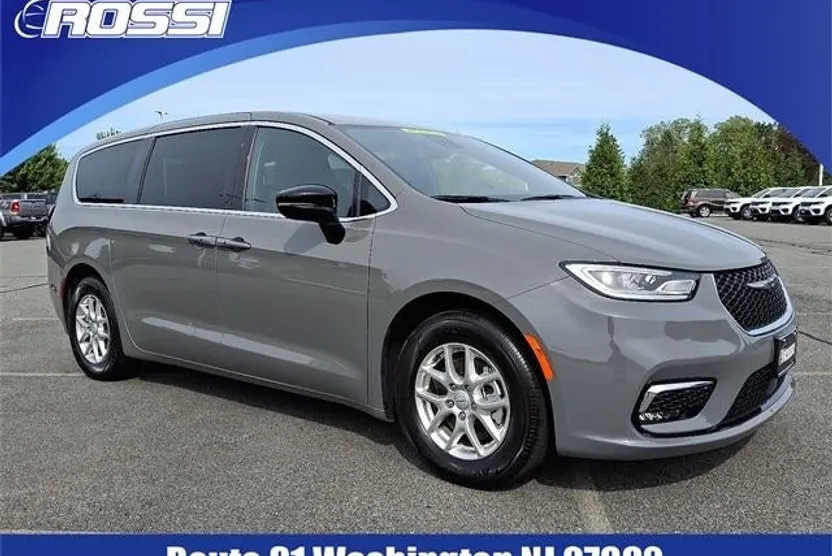 2025 Chrysler Pacifica photo 1