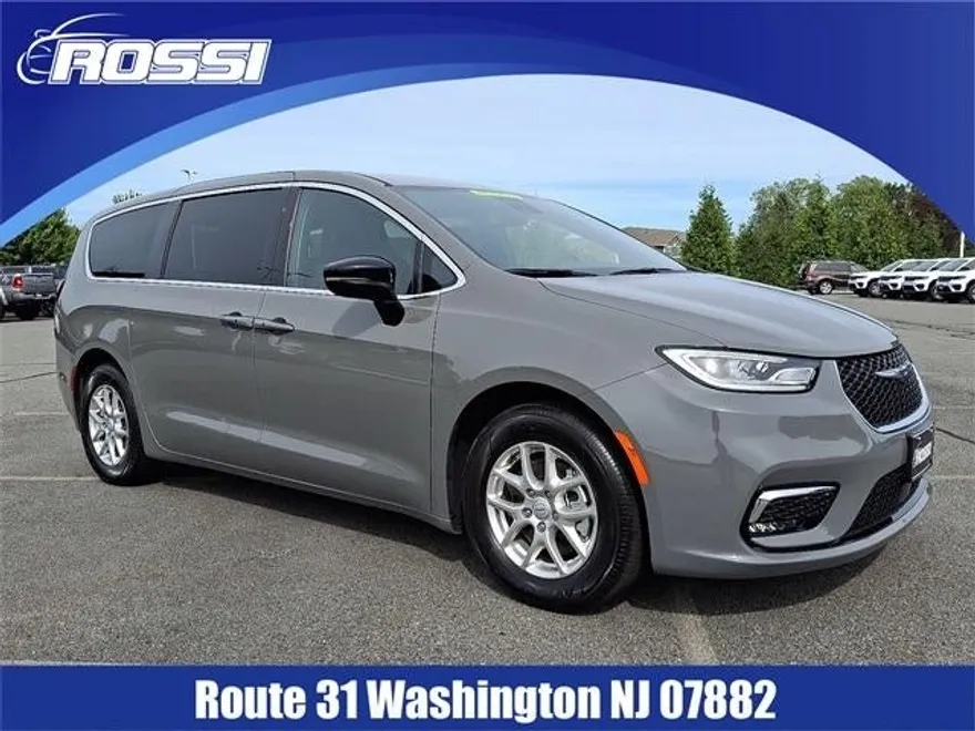 2025 Chrysler Pacifica photo 1