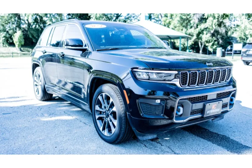 2024 Jeep Cherokee 4xe Overland photo 1