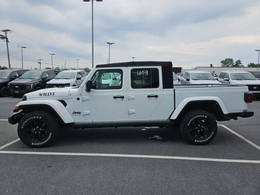 2021 Jeep Gladiator Willys photo 1