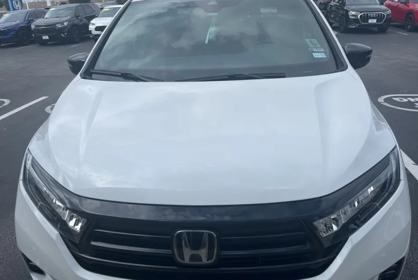 2023 Honda Odyssey Sport photo 1