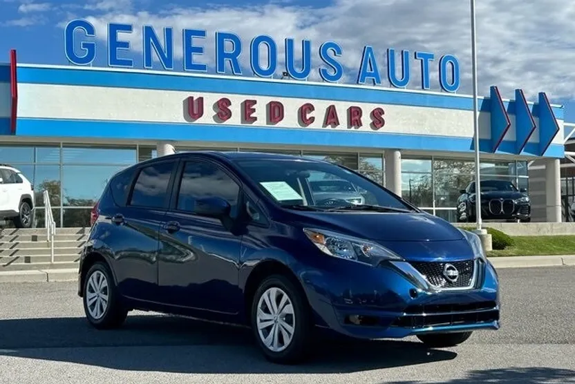 2019 Nissan Versa Note SV photo 1