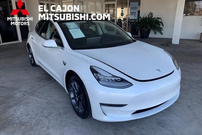 2020 Tesla Model 3 Standard Range Plus photo 1