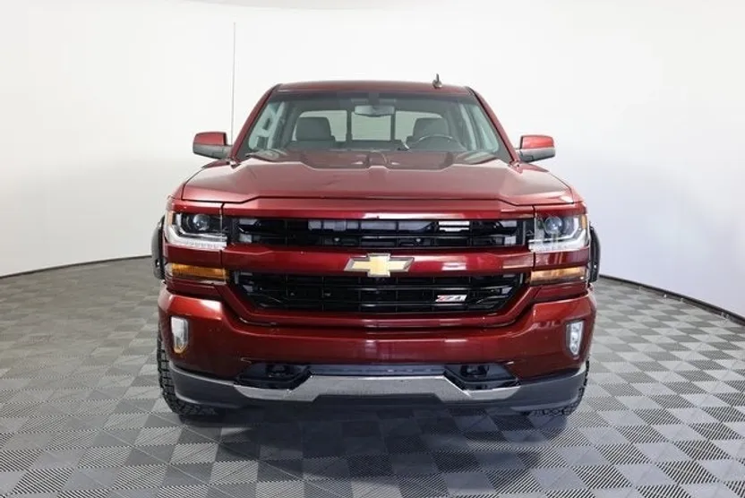 2017 Chevrolet Silverado 1500 LT2 photo 1