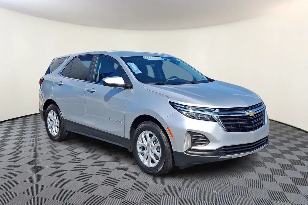 2022 Chevrolet Equinox LT photo 1