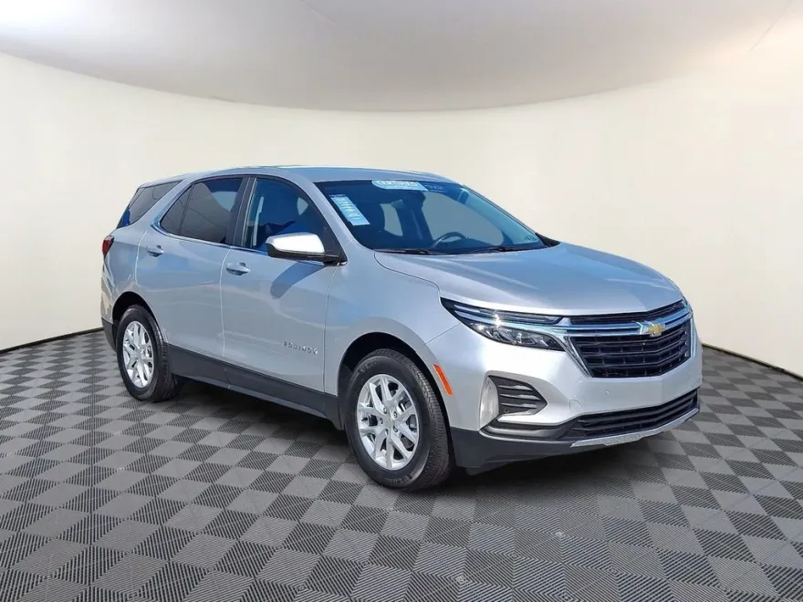 2022 Chevrolet Equinox LT photo 1