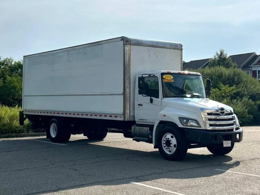 2016 Hino Conventional Type Truck photo 1