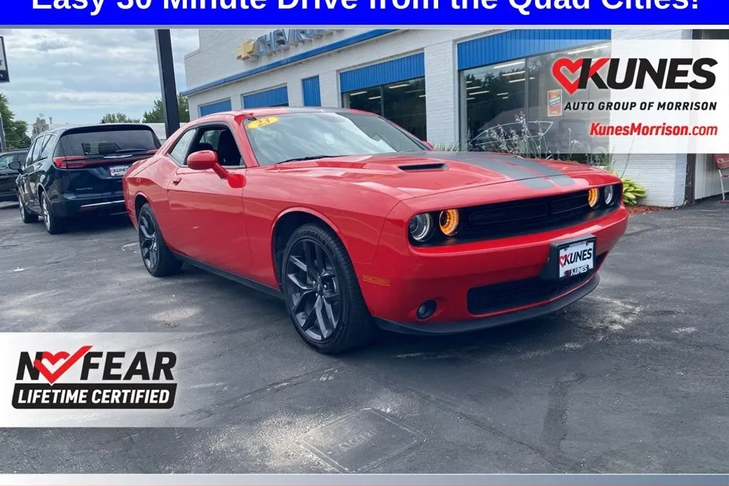 2023 Dodge Challenger SXT photo 1