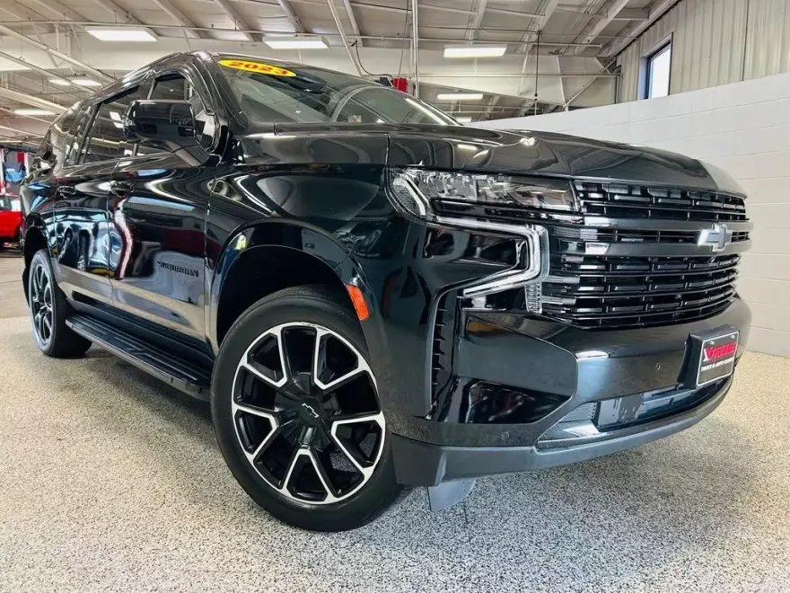 2023 Chevrolet Suburban 1500 RST photo 1